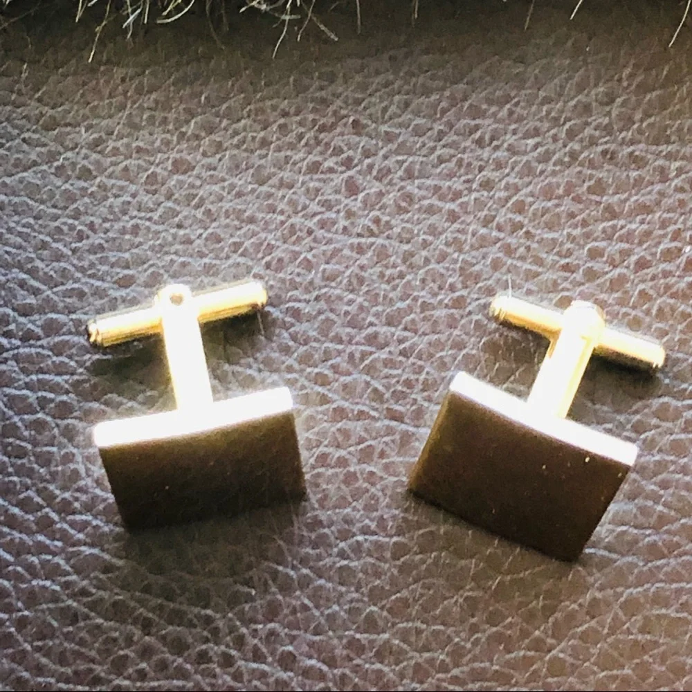 Vintage men’s gold plated square tilted design cuff links